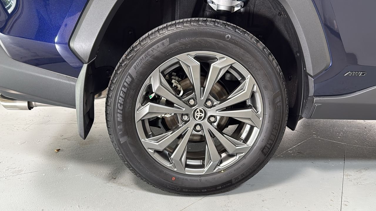 Certified Used 2025  Toyota Limited image 22