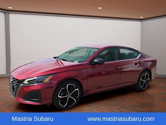 Used 2024 Scarlet Nissan 2.5 SR image 27
