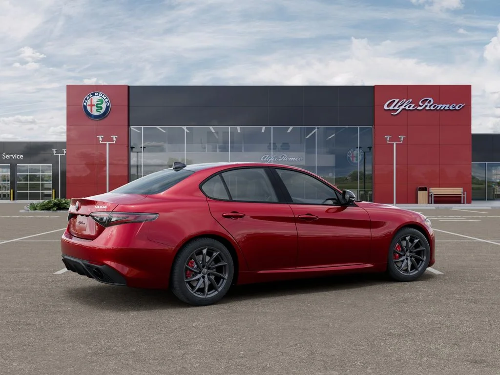 New 2025 Alfa Rosso (Red) Exterior Paint Alfa Romeo Base image 4