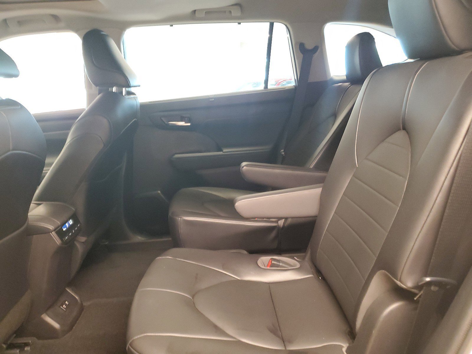 Used 2021 Blizzard Pearl Toyota Hybrid XLE image 19