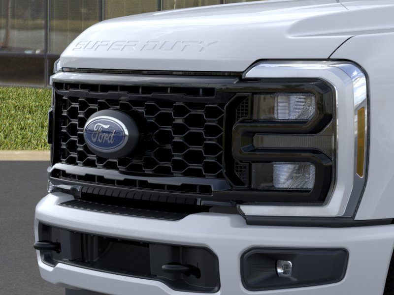 New 2026 Oxford White Ford XL image 17
