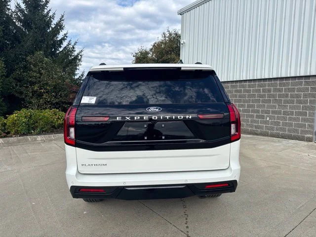 New 2027 Star White Metallic Tri-Coat Ford Platinum image 35