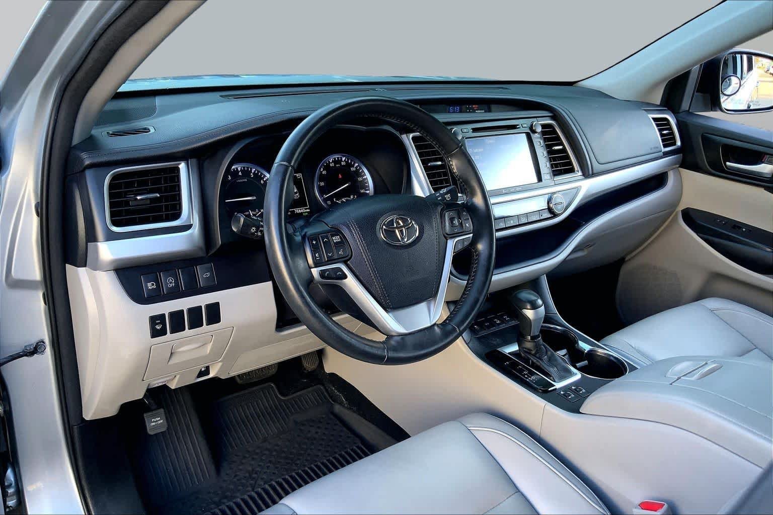Used 2018 Celestial Silver Metallic Toyota XLE image 18