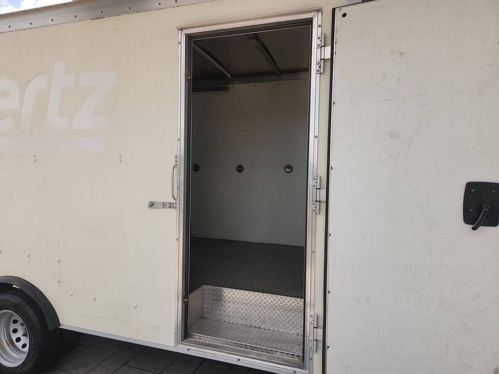 Used 2022 White Ford Box Truck image 16