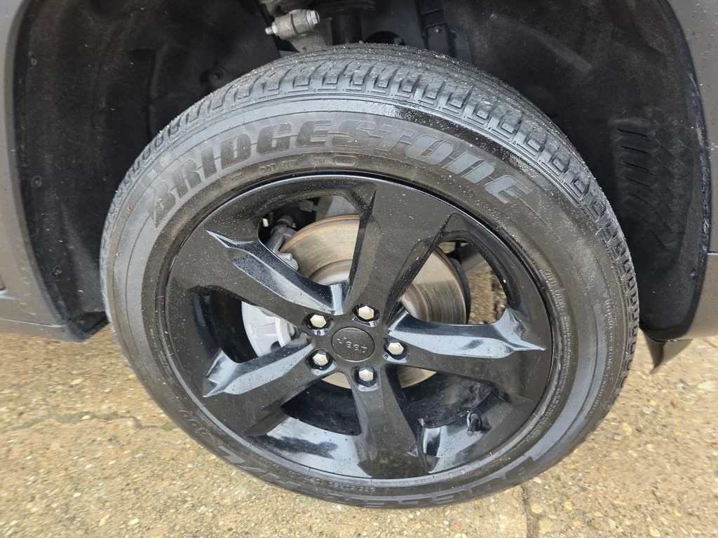 Used 2023 Gray Jeep Altitude X image 43