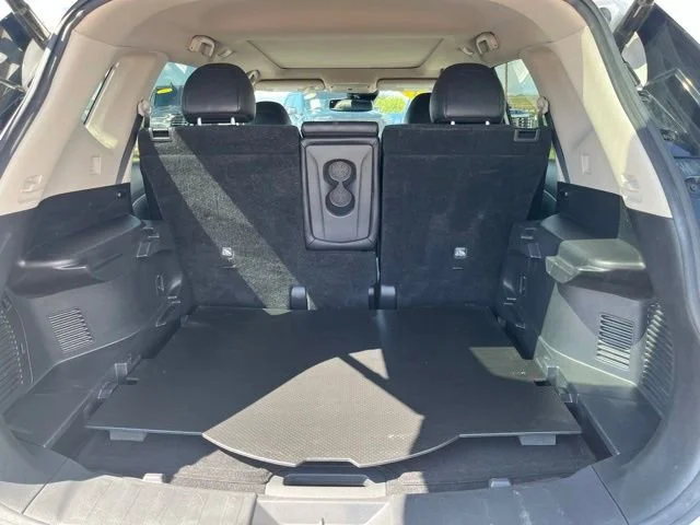 Used 2019 White Nissan SL image 22