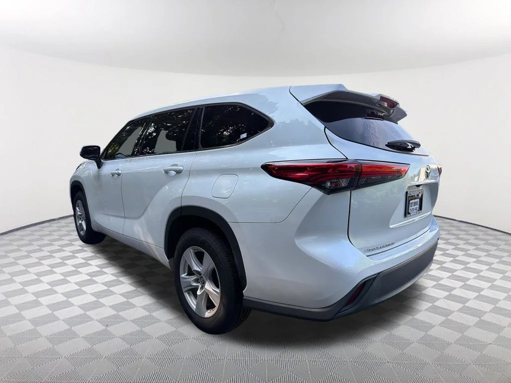 Used 2022 Beige Toyota L image 7