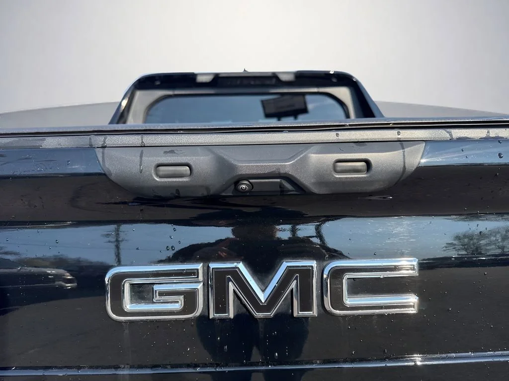 Used 2025 Onyx Black GMC Extended Range Denali image 33
