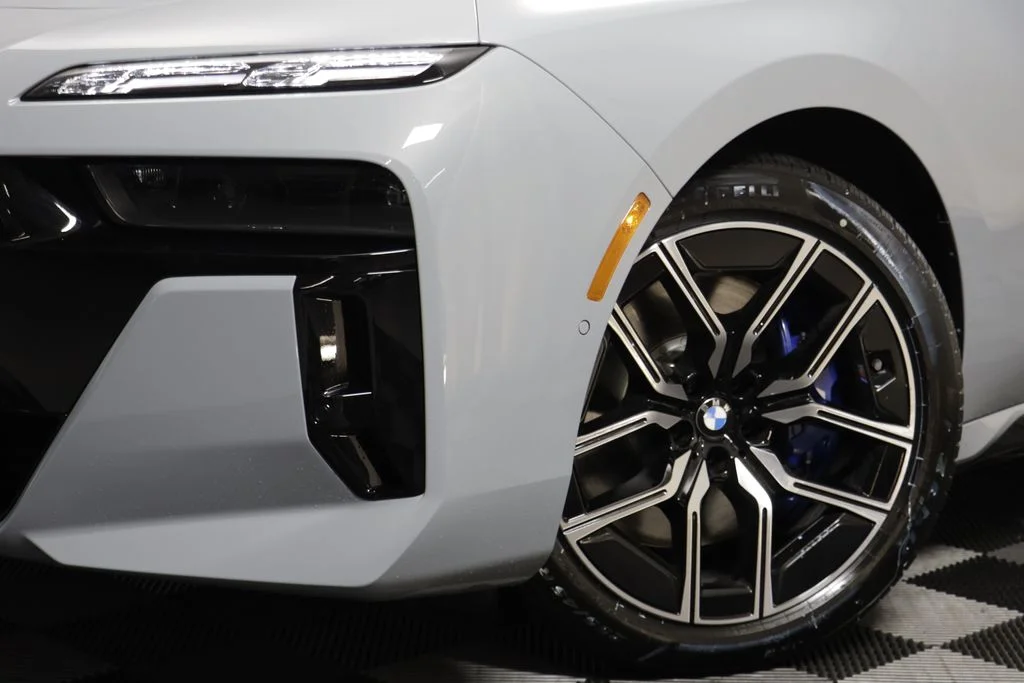New 2026 Gray BMW 760i xDrive image 4