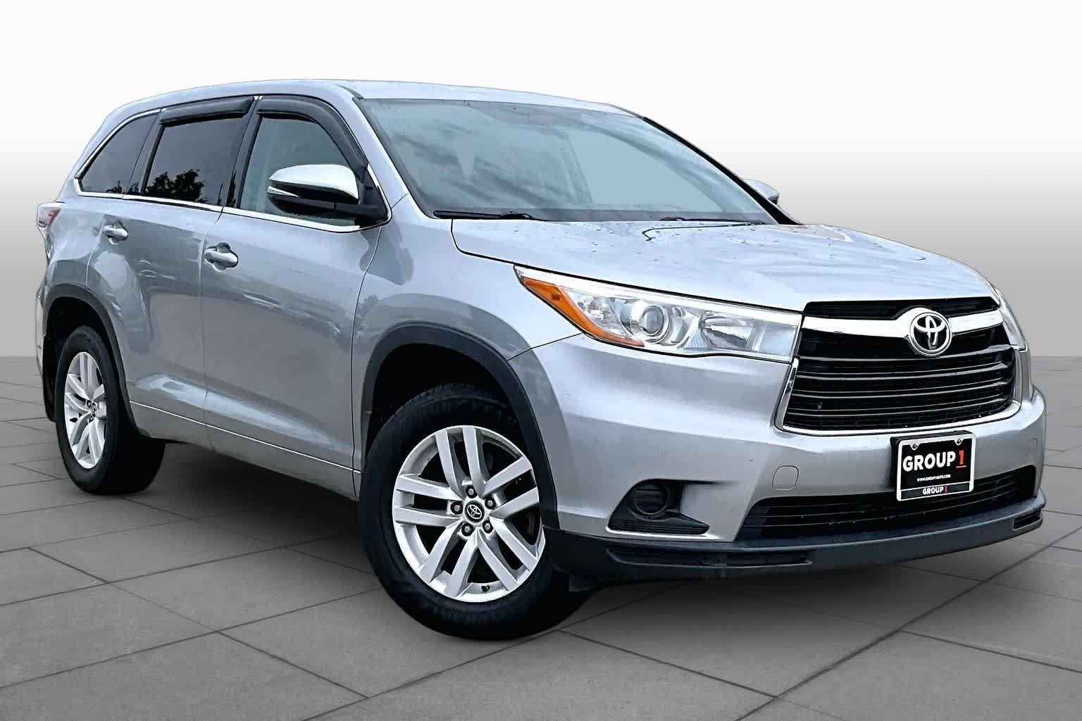 Used 2016 Silver Sky Metallic Toyota LE image 3