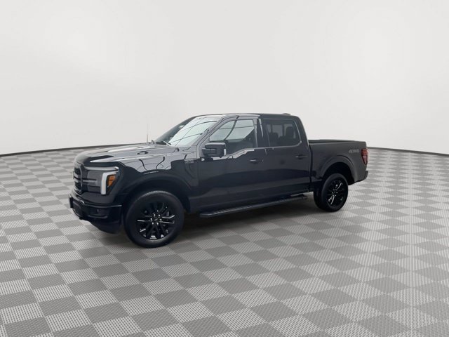 Used 2025 Agate Black Ford LARIAT image 39
