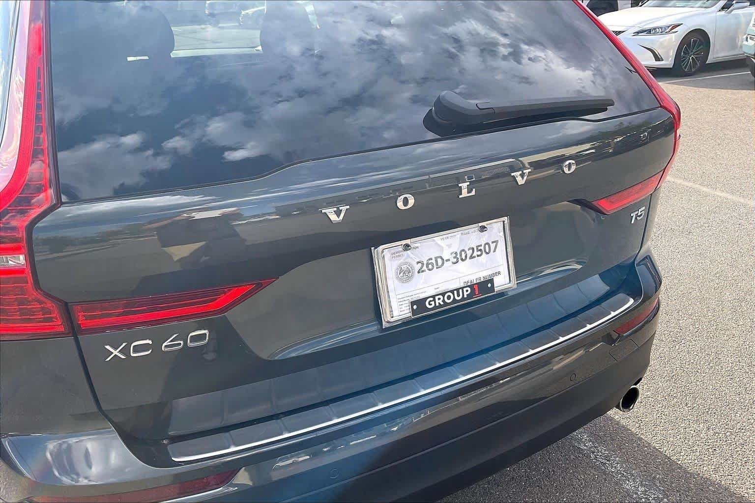 Used 2021  Volvo Momentum image 29