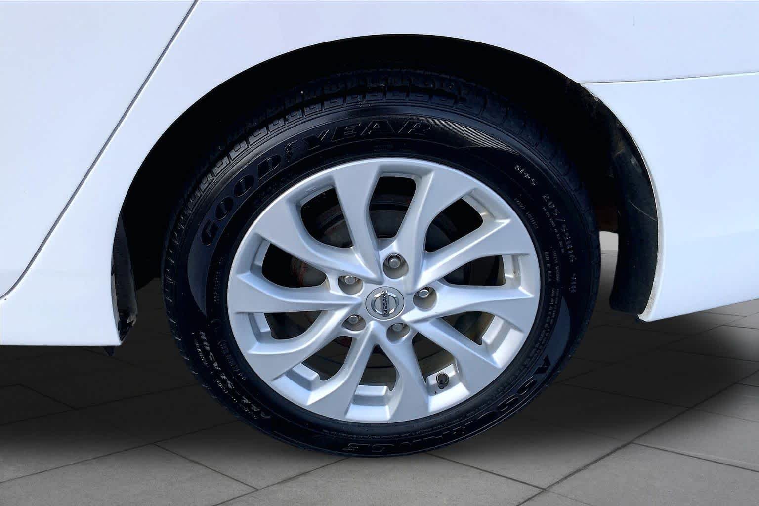Used 2018 Fresh Powder Nissan SV image 10