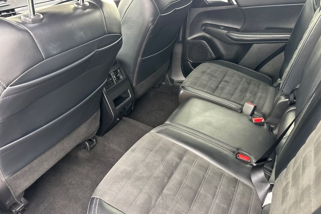Used 2024 Blue Mitsubishi SE image 15