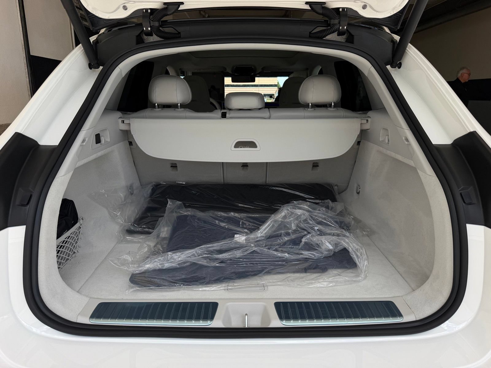 New 2027 Polar White Mercedes-Benz EQE 320+ image 45
