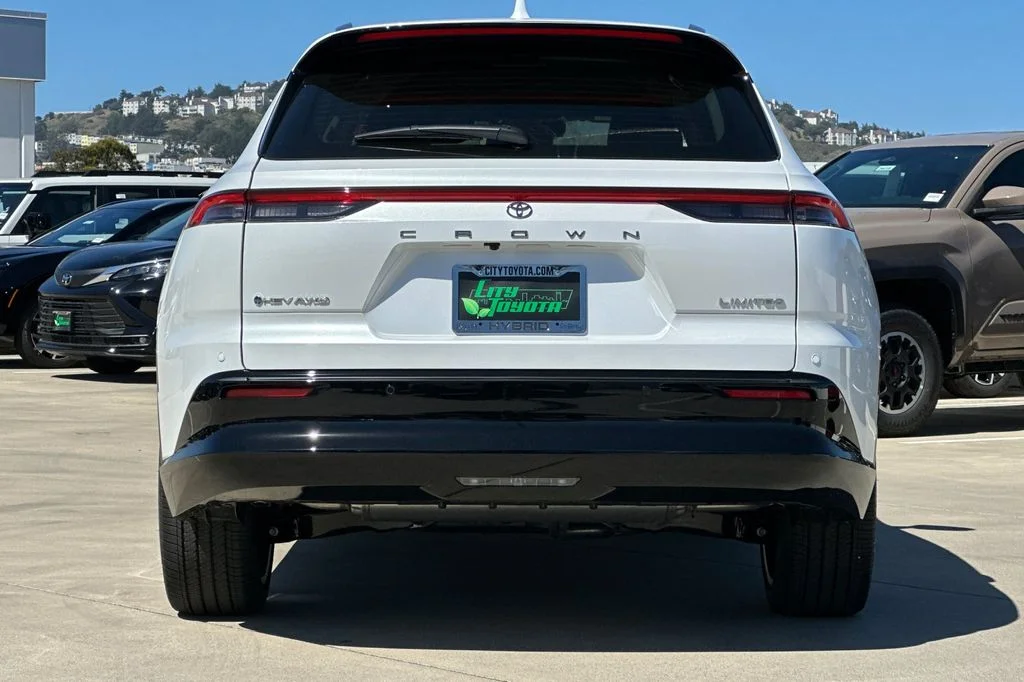 New 2026 Oxygen White <sup>1</sup> Toyota  Limited image 5