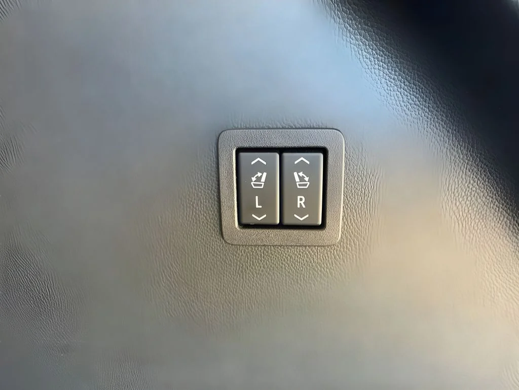 Used 2023 White Buick Premium Group image 35