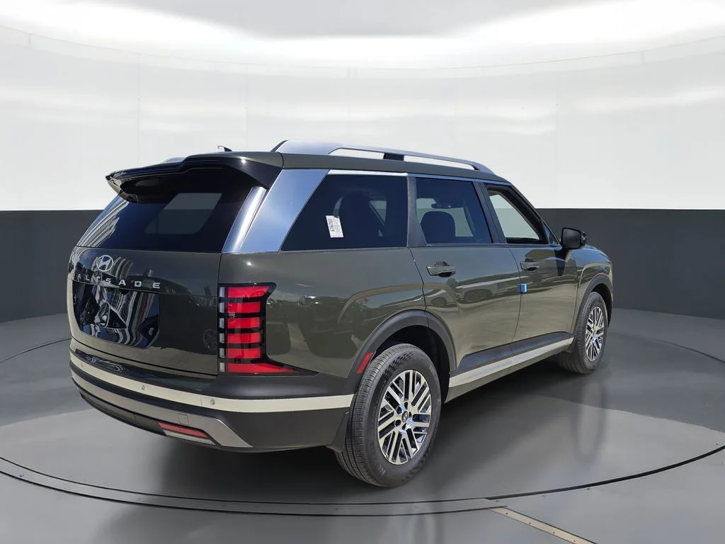 New 2026 Green Hyundai SEL Premium image 3