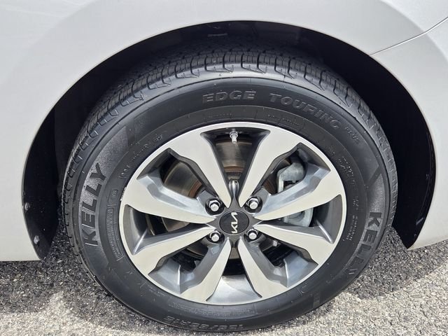 Used 2022 Silver Kia S image 8