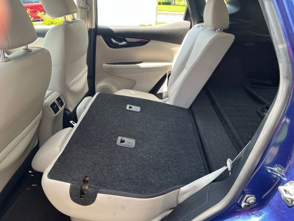 Used 2019 Blue Nissan SL image 31