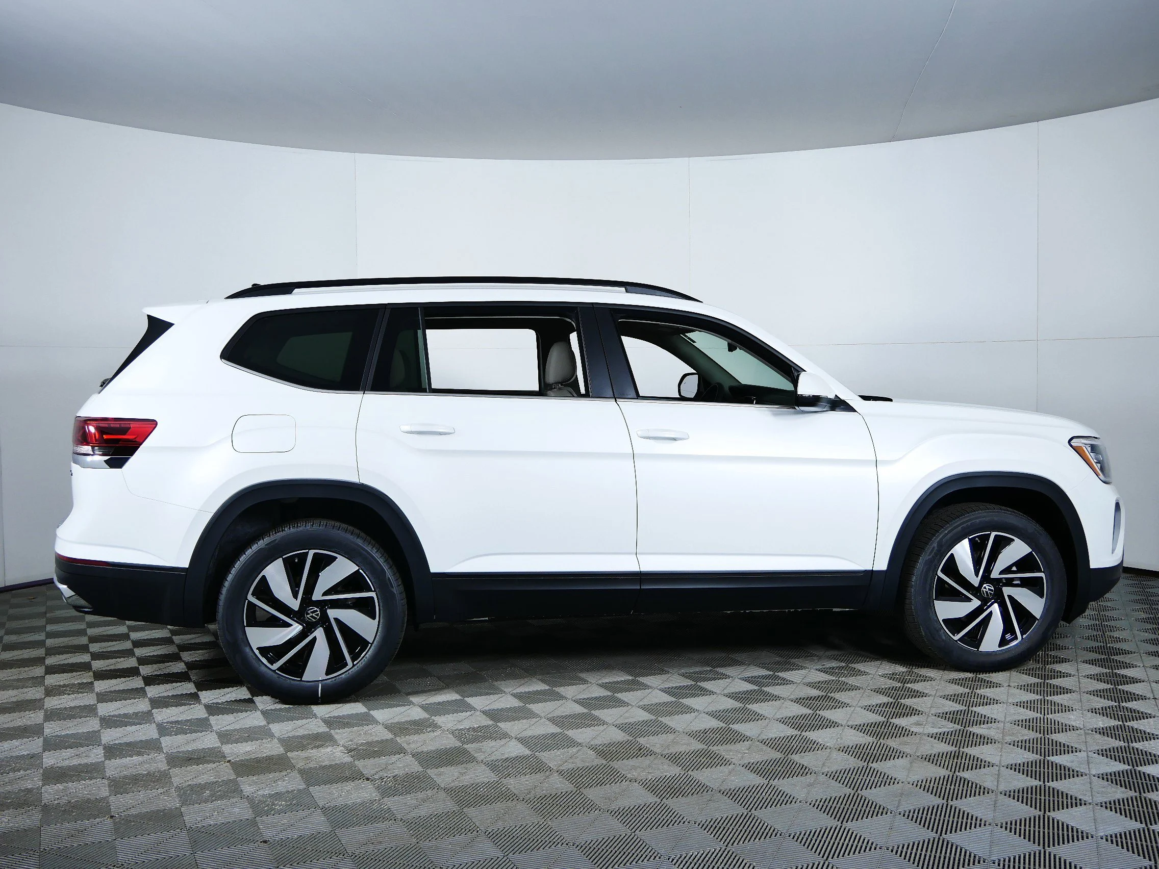 New 2026 Opal White Pearl Volkswagen 2.0T SE w/Technology image 8