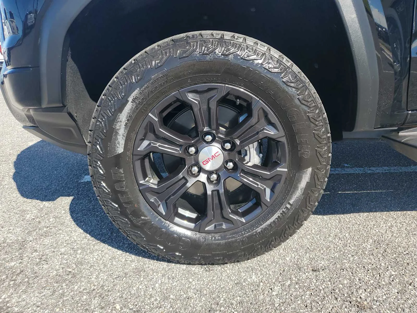 Used 2024 Onyx Black GMC Elevation image 13