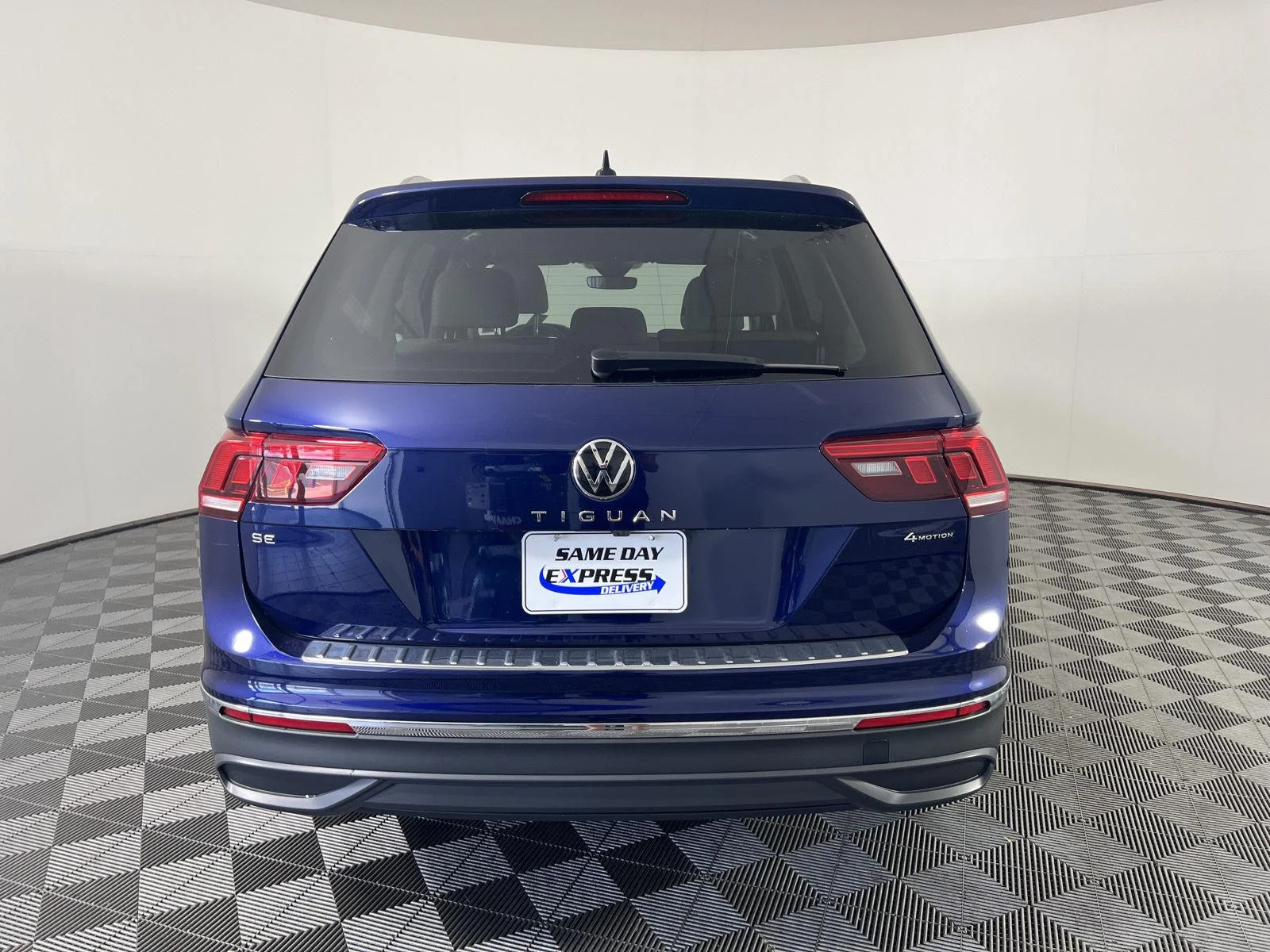 Used 2024 Atlantic Blue Metallic Volkswagen SE image 4