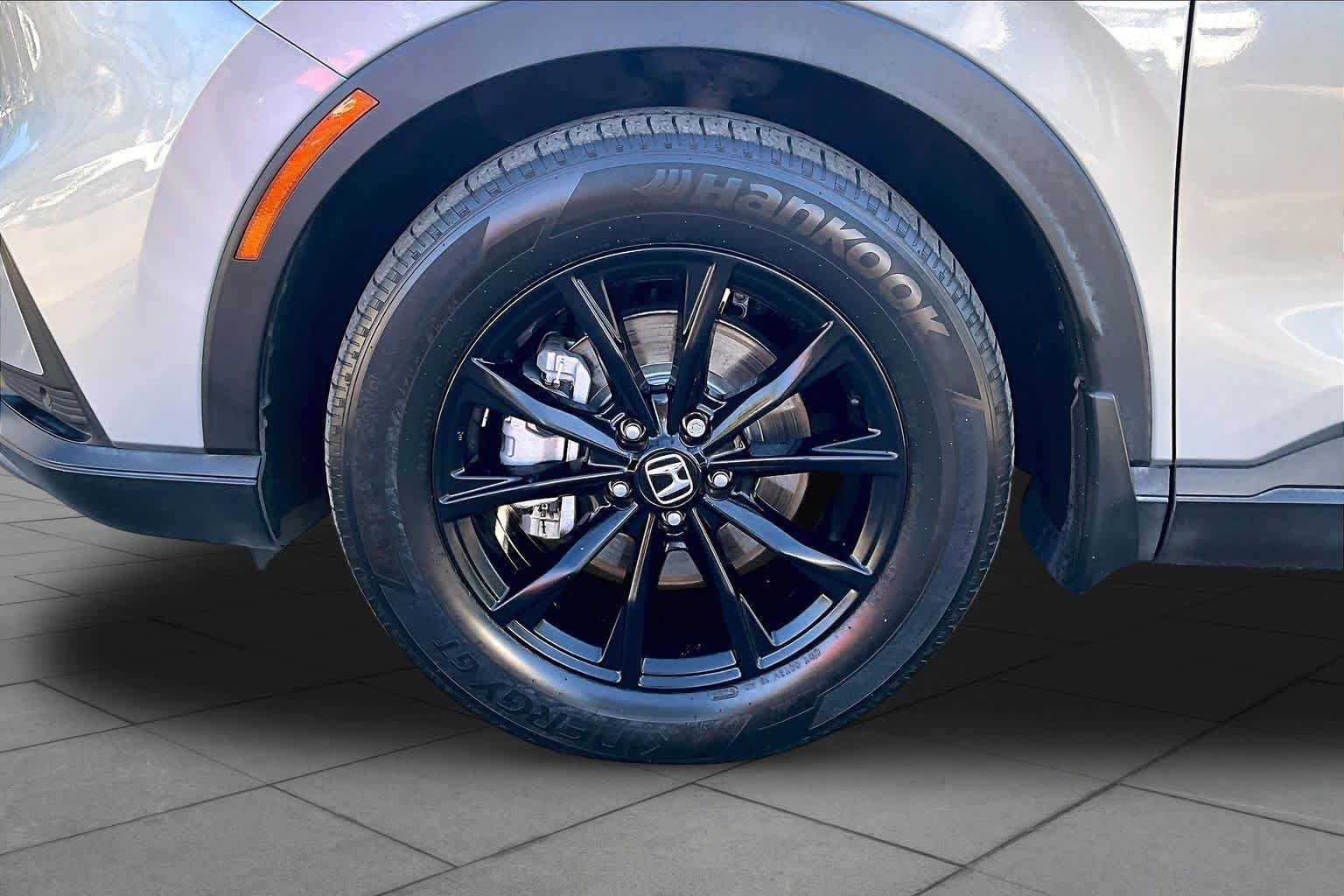 Used 2024 Lunar Silver Metallic Honda Sport-L image 18