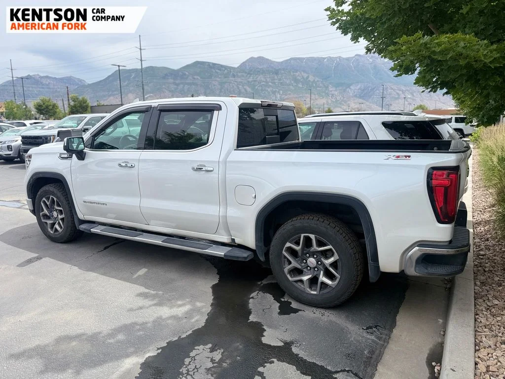 Used 2022 White GMC SLT image 2