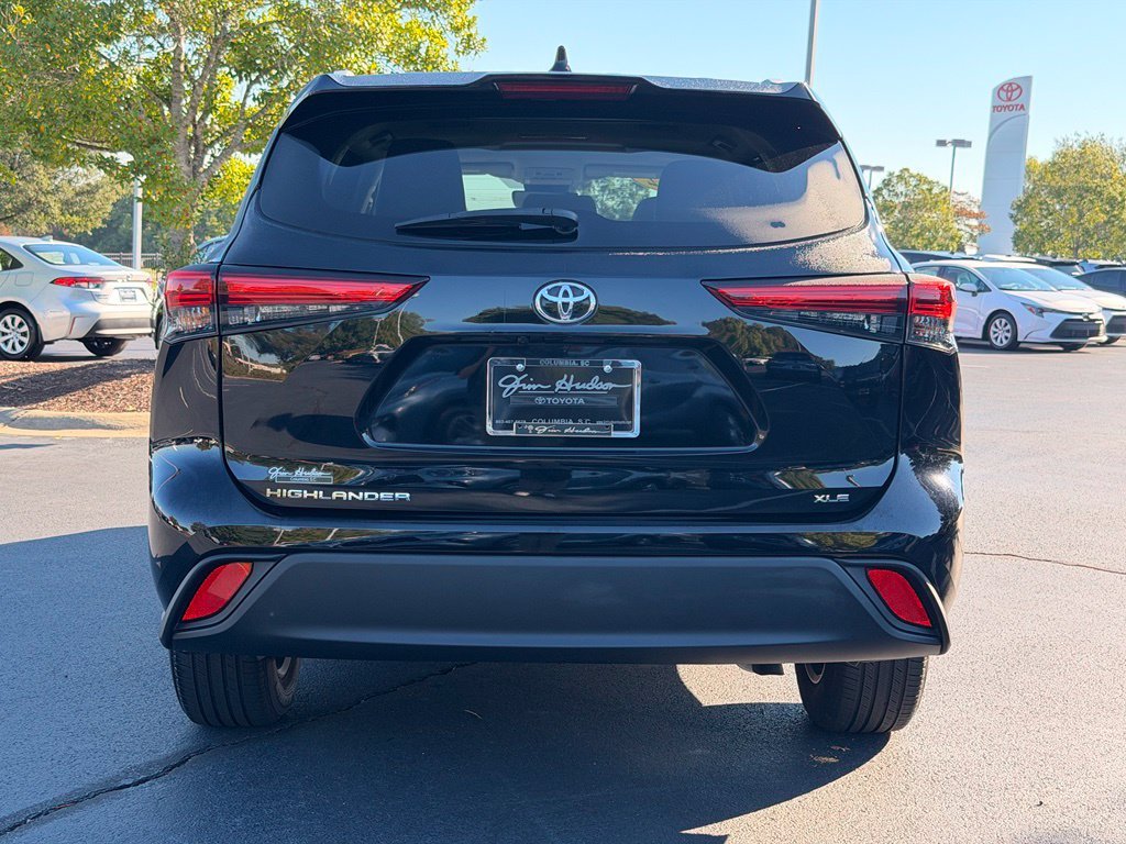 Used 2022 Black Toyota XLE image 10