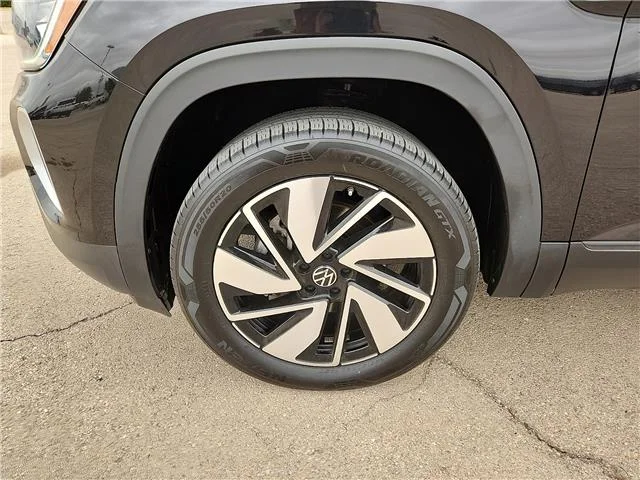 Used 2025 Platinum Gray Metallic Volkswagen 2.0T SE w/Technology Front-Wheel Drive image 8