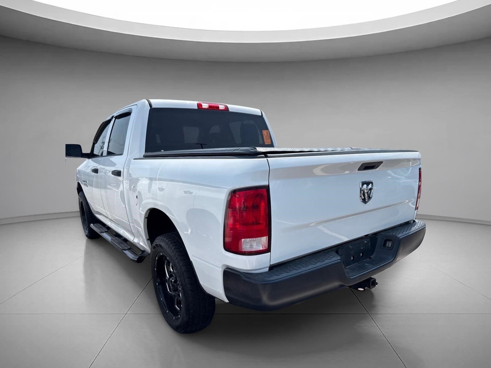 Used 2016 Bright White Clearcoat Ram Tradesman image 9