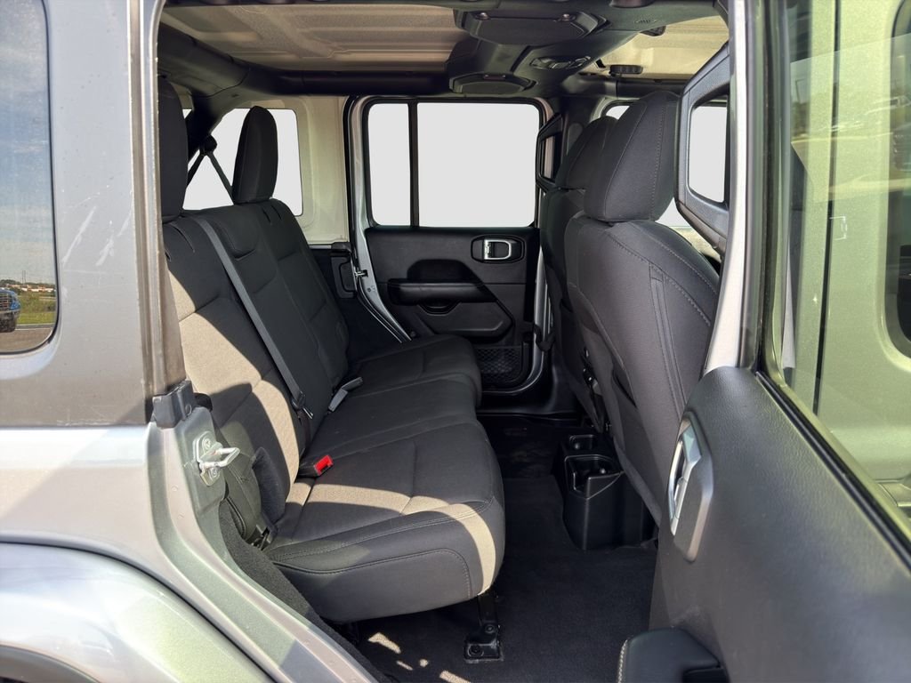 Used 2020 Silver Jeep Unlimited Sahara image 29