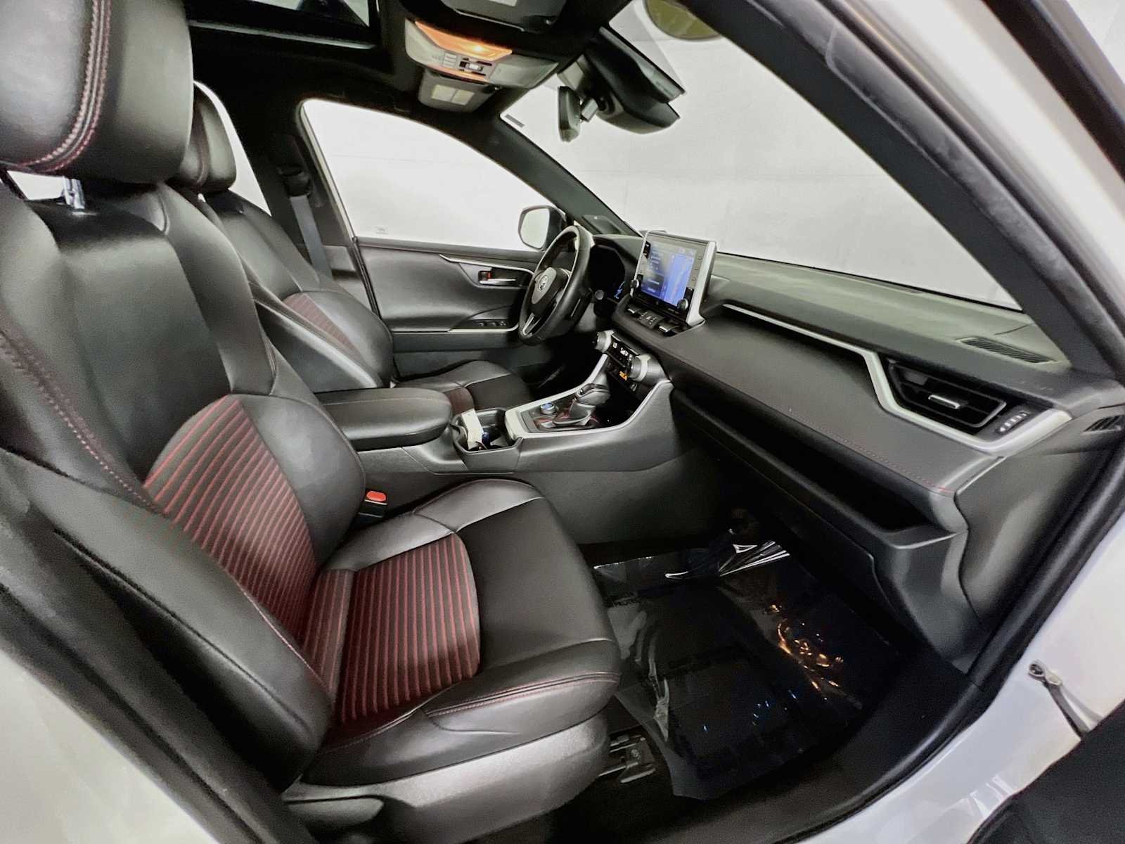 Used 2021 Blizzard Pearl w/Midnight Black Roof Toyota XSE image 29