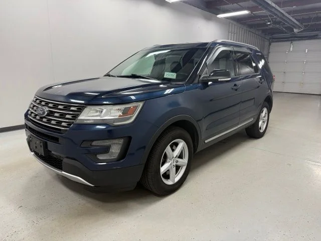 Used 2017 Blue Ford XLT image 1