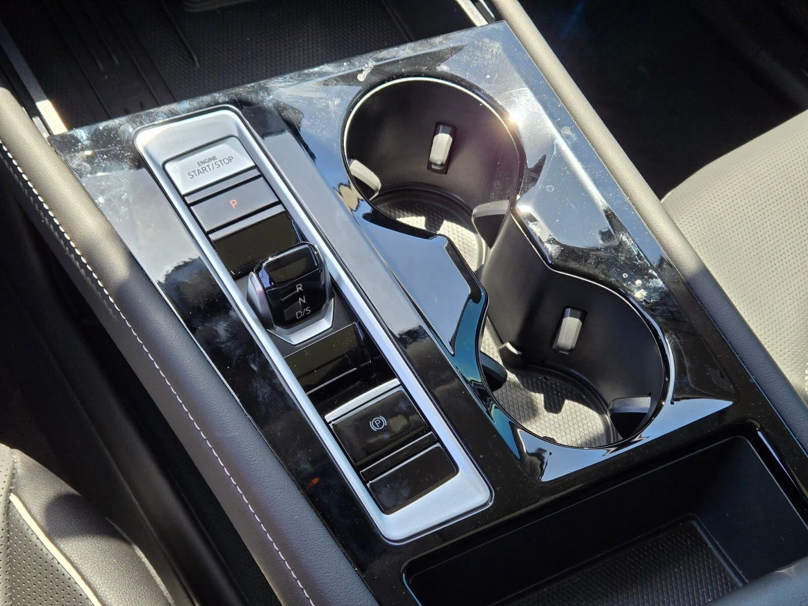 2025 Volkswagen Atlas SEL Premium R-Line - Photo 16