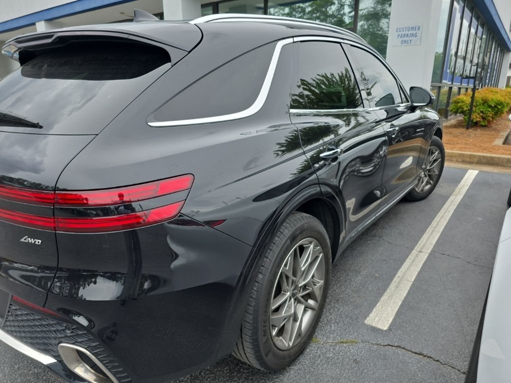 Used 2025 Black Genesis 2.5T image 3