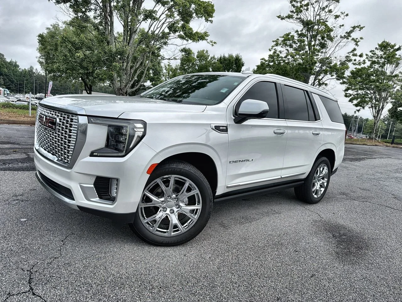 Used 2022 White Frost Tricoat GMC Denali image 1