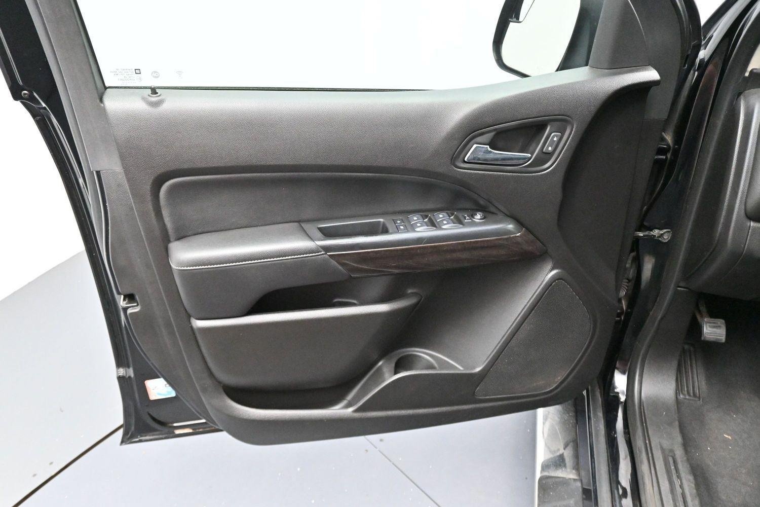 Used 2019 Onyx Black GMC 4WD SLT image 10