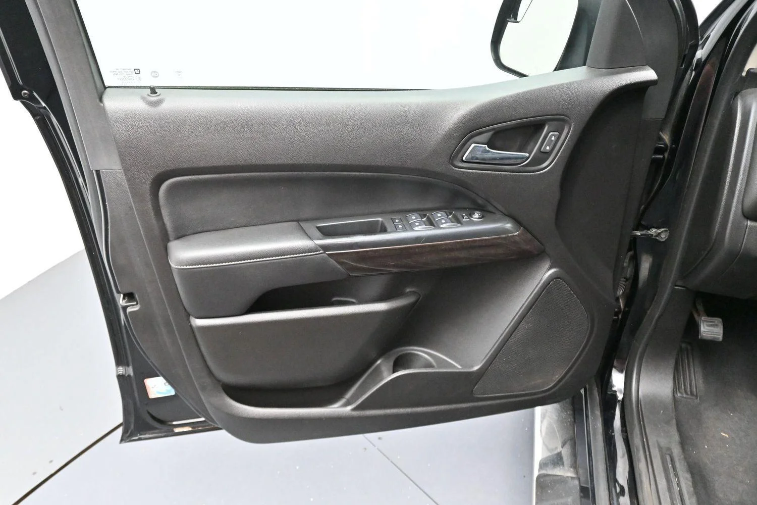 Used 2019 Onyx Black GMC 4WD SLT image 10