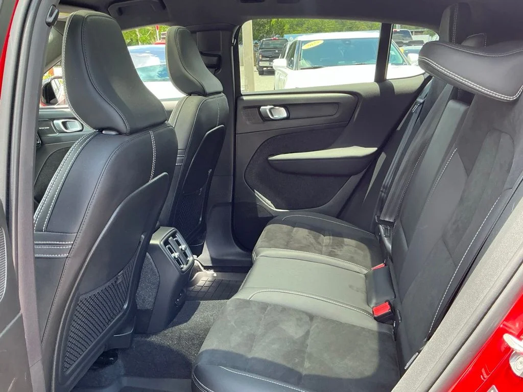Used 2023 Red Volvo Ultimate image 34