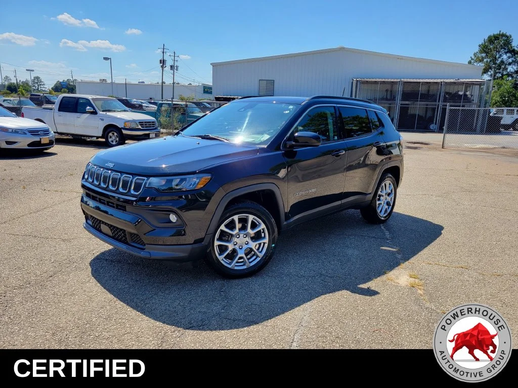 Used 2022 Black Jeep Latitude Lux image 2