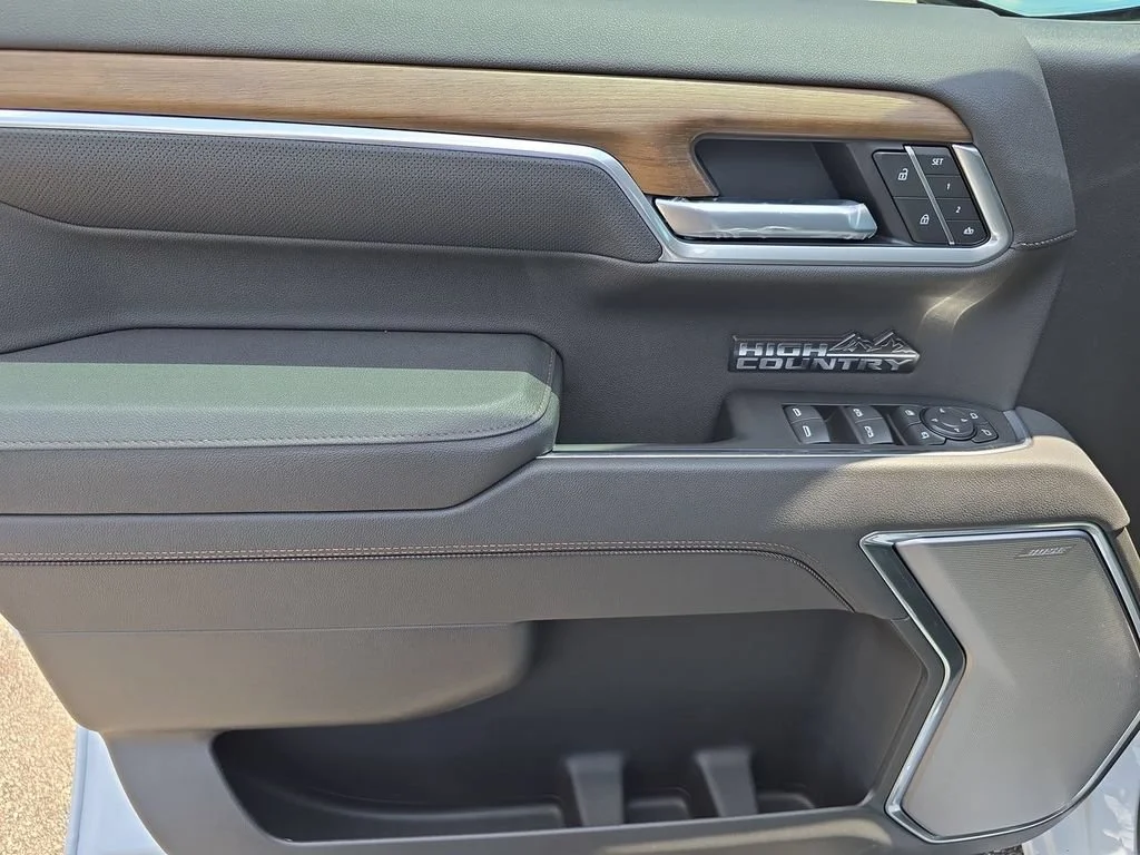 New 2026 Polar White Tricoat Chevrolet High Country image 28