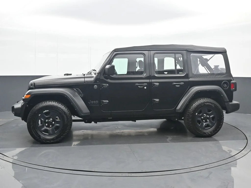 Used 2022 Black Jeep Unlimited Sport image 3
