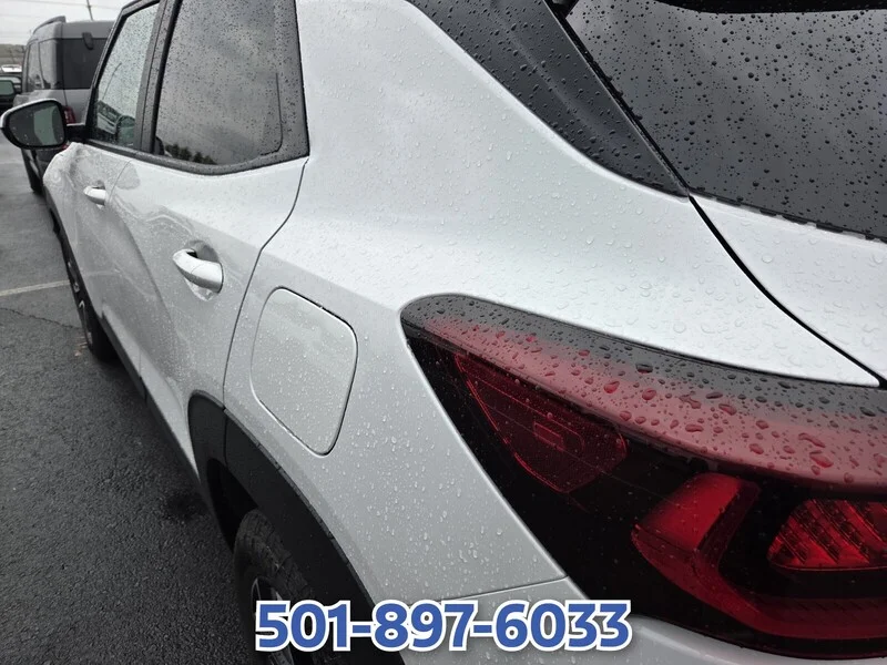 Used 2025 WHITE CHEVROLET FWD 4DR ACTIV image 8
