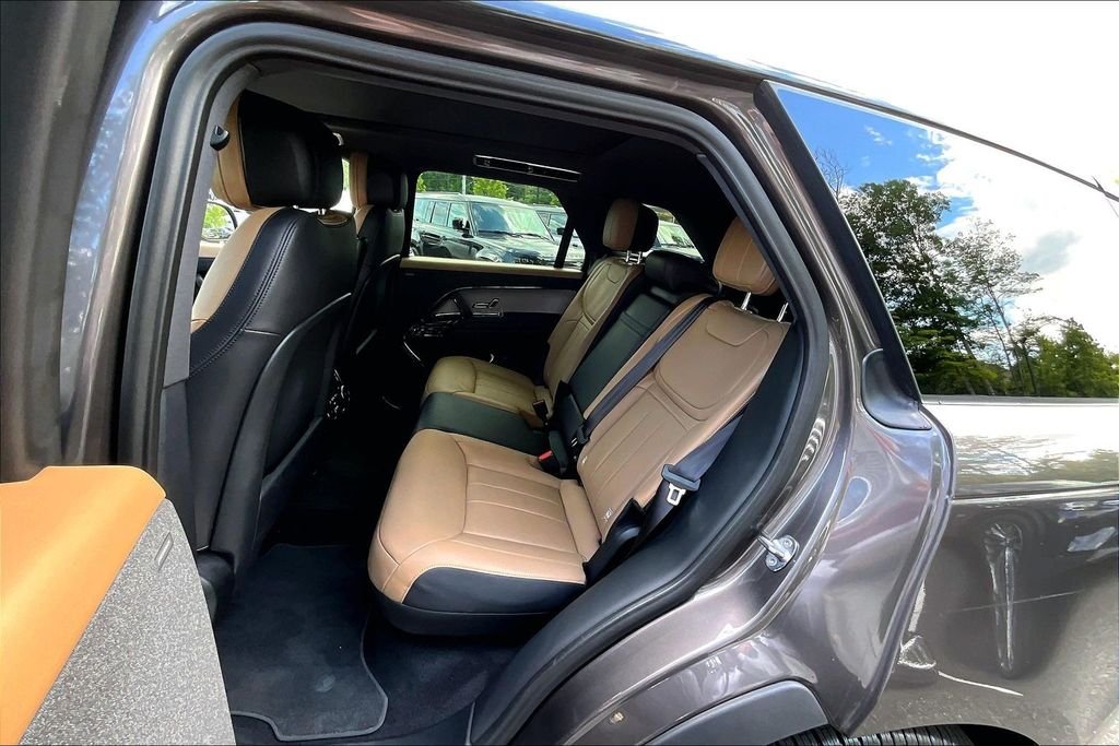 Used 2023  Land Rover SE Dynamic image 28