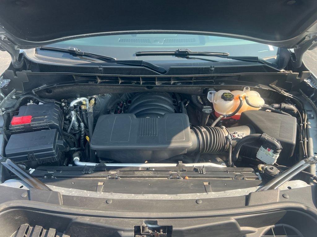 Used 2025 Silver GMC Denali image 30