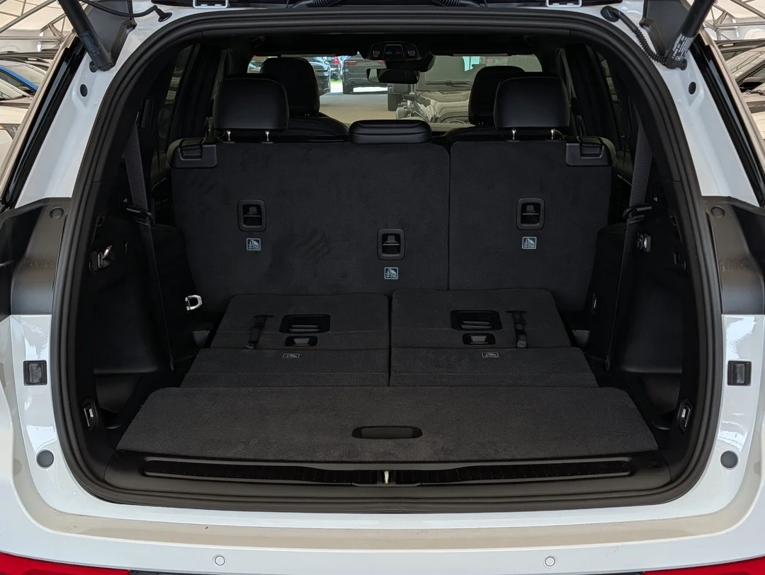 New 2026 White Jeep Altitude - - 4X4 - Power Sunroof - Trailer Tow Pkg - 20 Black Wheels - Remote Start & More! image 29