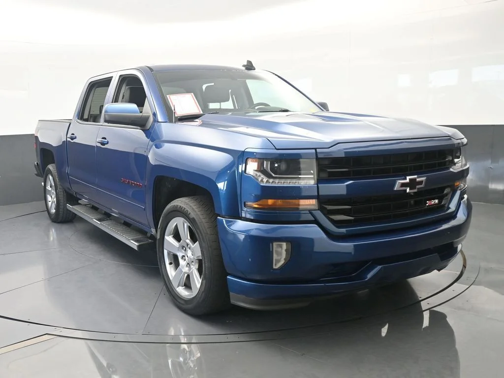 Used 2016 Deep Ocean Blue Metallic Chevrolet LT image 8