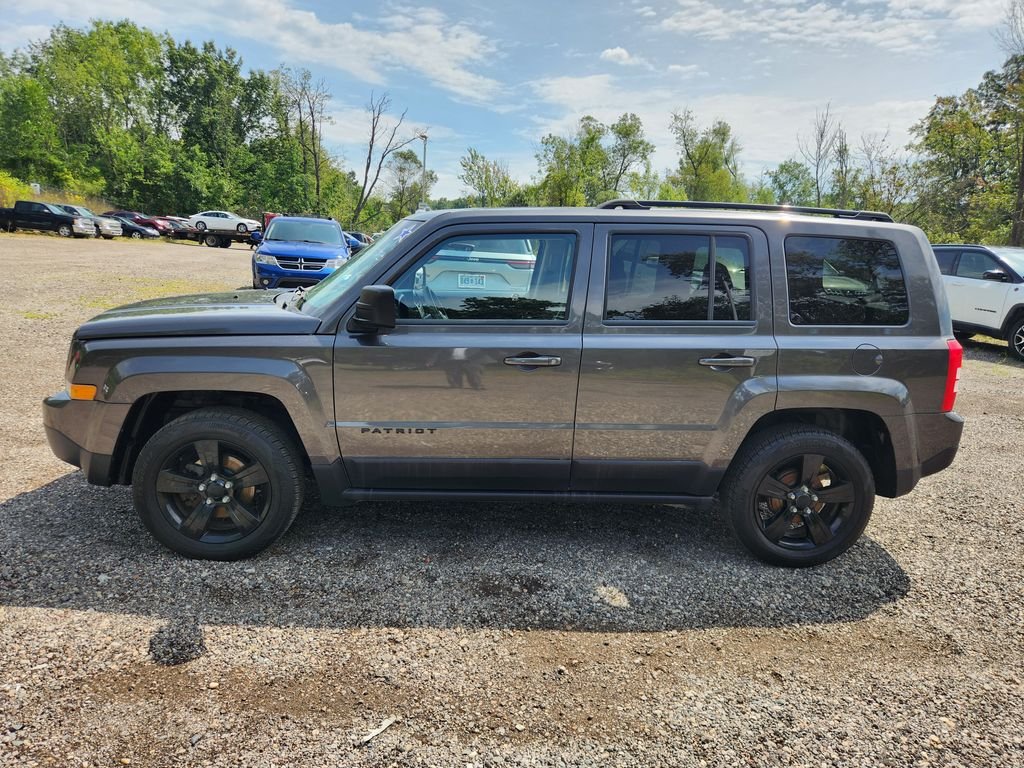 Used 2015 Gray Jeep Sport image 8